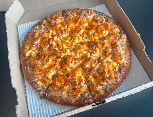 Buffalo Mac Pizza.